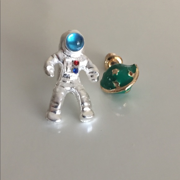 Astronaut and Planetary Earring Set - Picture 6 of 7